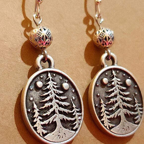 Gorgeous Highly-Detailed Pine Trees & Stars Silver Earrings - Picture 3 of 8